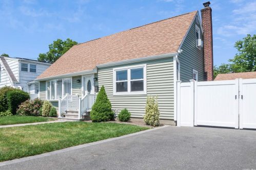 101 Walton Ave, Hempstead, NY 11553-1235