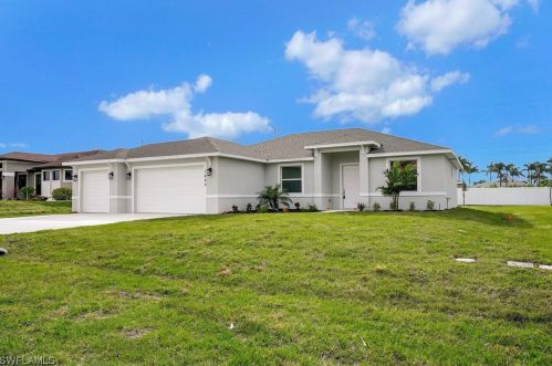 1420 4th St, Cape Coral, FL 33990-2615