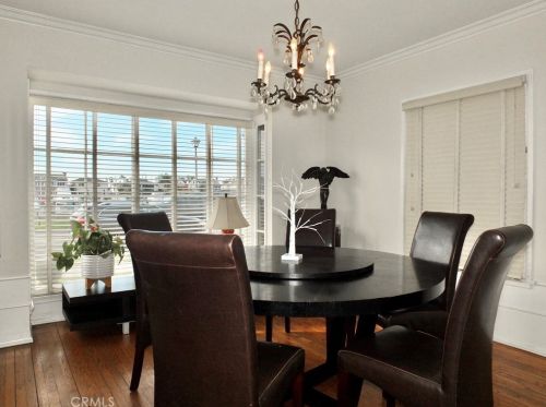 335 Bay Shore Ave, Long Beach CA  90803-1956 exterior