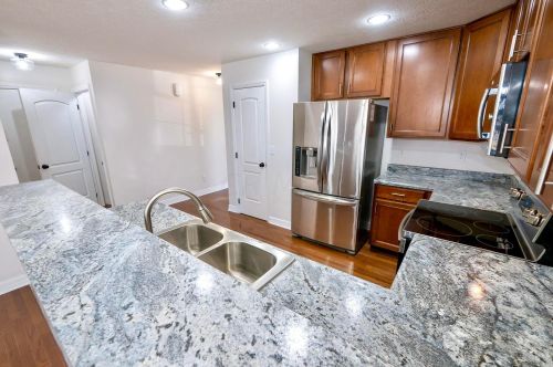 1207 Deansway Dr, Pataskala, OH 43062-7095