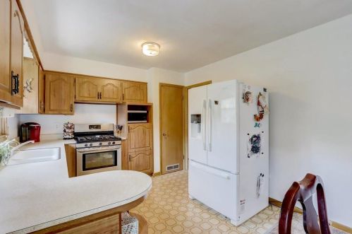 7119 Lakefield Dr, Milwaukee WI  53219-4025 exterior