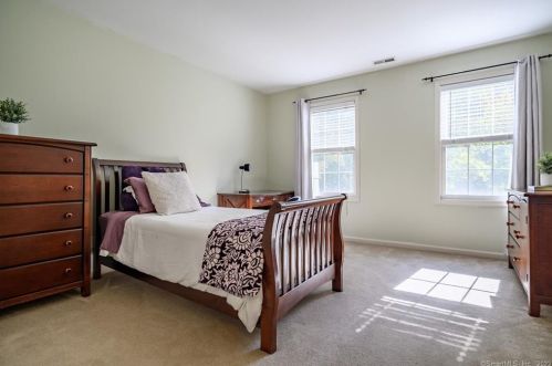 89 Berkshire Rd, Sandy Hook CT 06482-1425 exterior