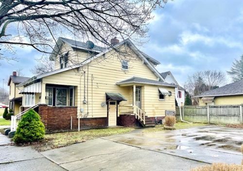 307 Pine St, Beaver Falls, PA 15010-4649