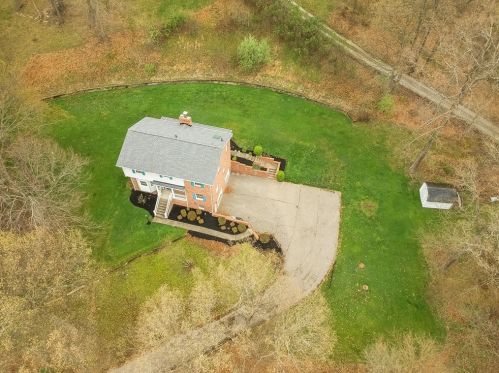 620 Westland Rd, Hickory, PA 15340-1115