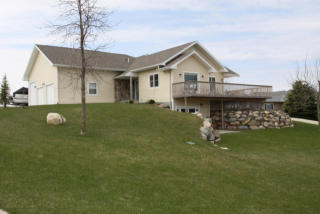 2507 Julie Ln, West Okoboji, IA 51351-7393