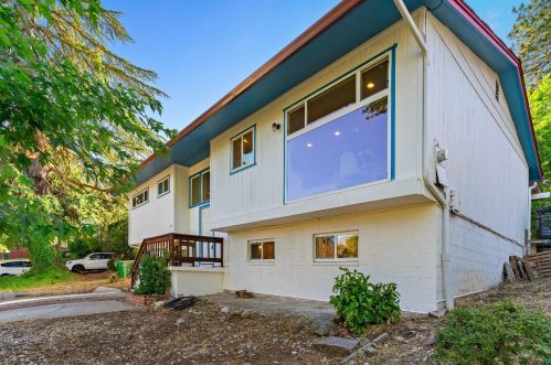 322 School St, Grass Valley, CA 95945-6122