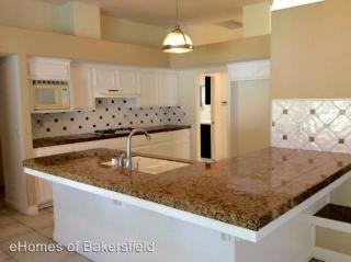 1512 Fieldspring Dr, Bakersfield CA  93311-3540 exterior