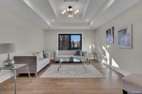 39 Pinehill Dr, Upper Saddle River NJ  07458-1927 exterior