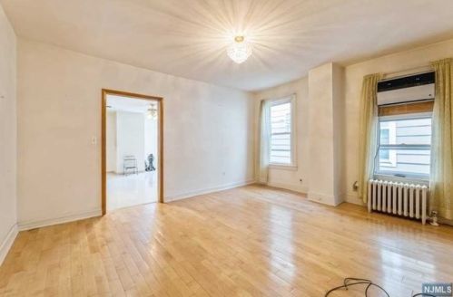 886 Broadway, Bayonne NJ  07002-3033 exterior