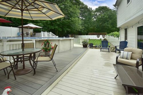 1 Jacobs Hill Rd, Ellington CT  06029-3117 exterior