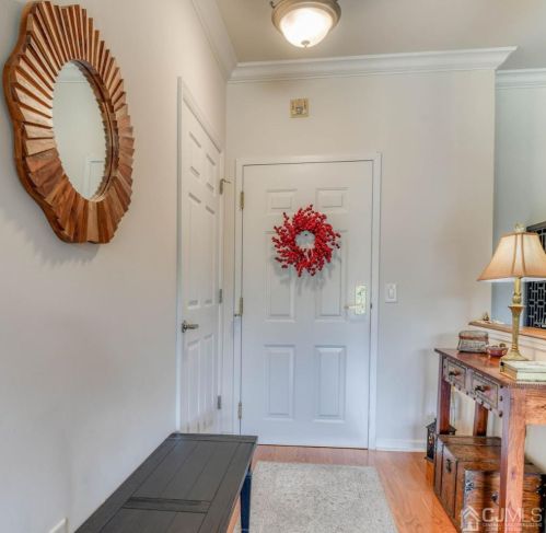 307 Regency Pl, Woodbridge, NJ 07095-1032