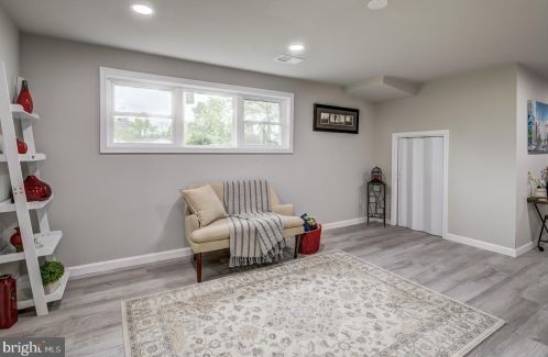 8813 Lagrange St, Lorton VA 22079-1643 exterior