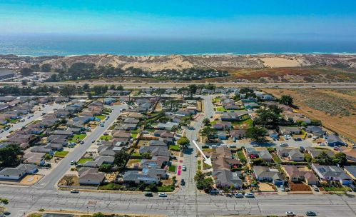 129 Lakewood Dr, Marina, CA 93933-2126