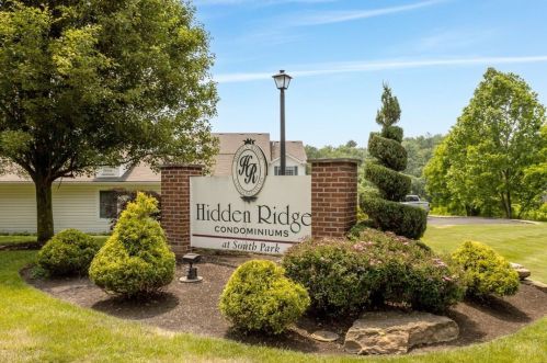 550 Hidden Ridge Ct, Library, PA 15129-5908