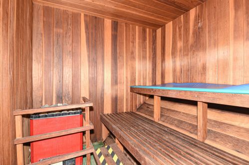 4215 100th St, Milwaukee WI  53222-1301 exterior