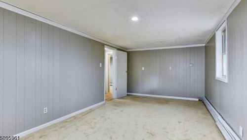 31 Midvale Ave, Lake Hiawatha NJ  07034-1008 exterior