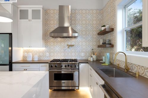 5926 Dover St, Oakland CA  94609-1426 exterior