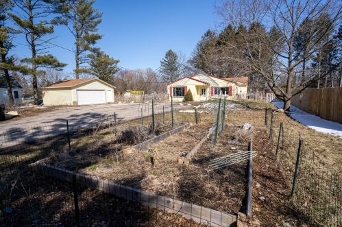 4986 Small Rd, Waukesha WI  53151-7408 exterior