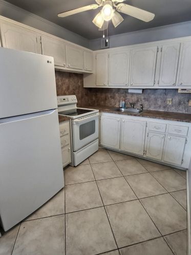 147 Chatham G, West Palm Beach FL  33417-1823 exterior