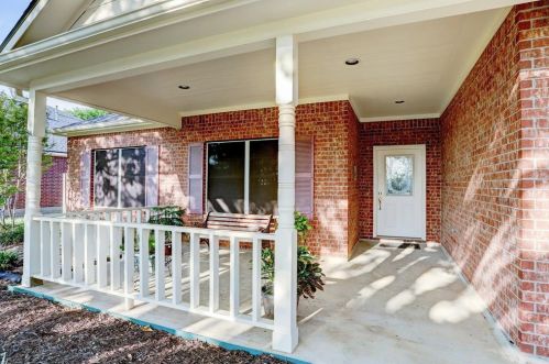 1402 Mockingbird Bnd, Sealy, TX 77474-4125