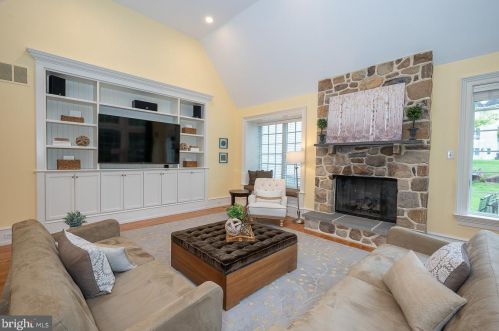 315 Blackburn Dr, Berwyn PA  19312-2801 exterior