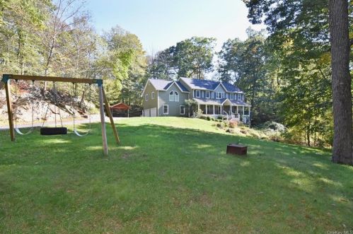11 Bethea Dr, Crotonville, NY 10562-1620
