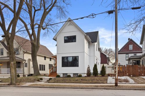 2611 Superior St, Milwaukee, WI 53207-2325