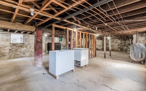 48 Ctr St, United States Coast Guard Ac CT  06320-5344 exterior