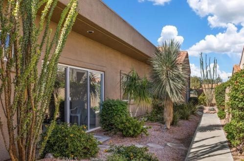 20 Hilton Head Dr, Rancho Mirage CA  92270-1607 exterior
