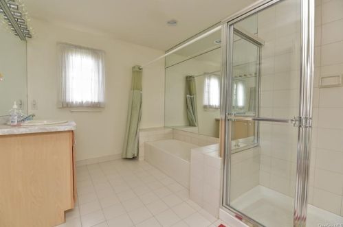 73 Jamie Ct, Airmont NY  10901-7016 exterior