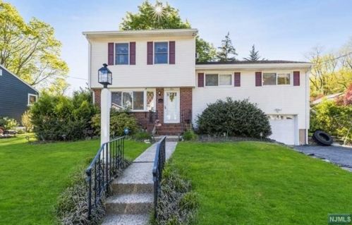 106 Pleasant St, Dumont NJ  07628-1320 exterior