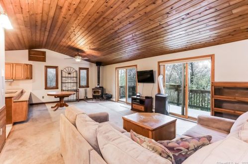 193 Chestnut Hill Rd, East Hampton, CT 06424-1883