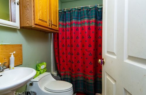 11131 Pine Ave, Lynwood CA  90262-2930 exterior