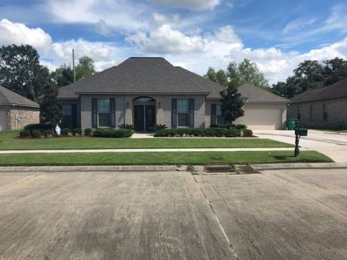 311 Lac Cypriere Dr, Luling LA  70070-4296 exterior