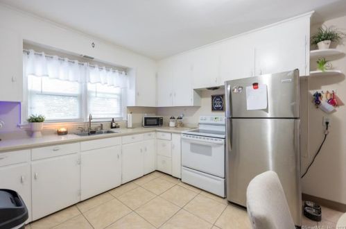 82 Middlefield Ave, Waterbury CT  06705-2723 exterior