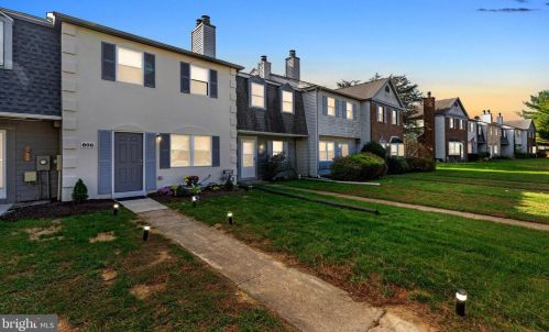 808 Woodcrest Dr, Dover, DE 19904-2482