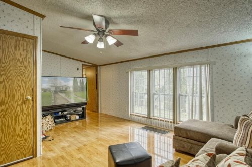 3820 Gill St, Hobart, IN 46342-1851