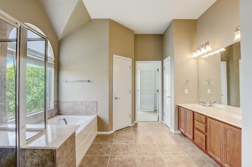 125 Sweet Gum, Uhland TX  78640-5961 exterior