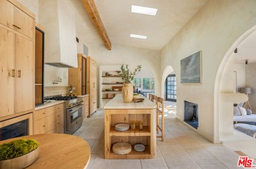 328 Poquito Ln, Topanga CA  90290-3547 exterior