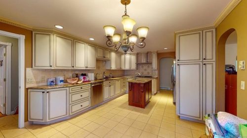 152 Percival Dr, Cheshire, CT 06410-3823