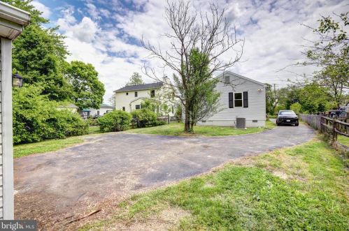 20 Loudoun St, Lovettsville VA  20180-8510 exterior