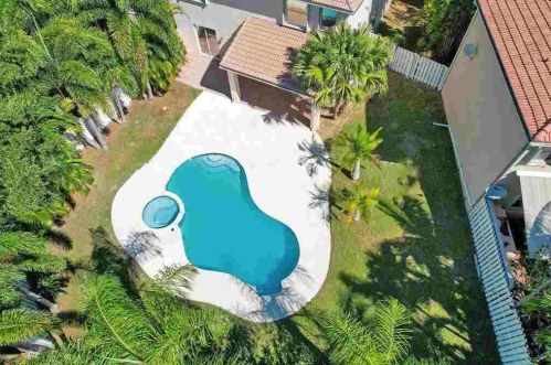 5302 Victoria Cir, West Palm Beach, FL 33409-7844