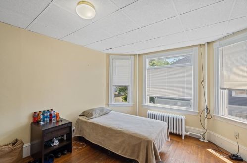 7 Bayview Ave, Middletown RI 02840-2108 exterior