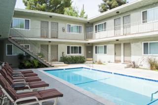 5680 Reseda Blvd, Los Angeles CA  91356-2233 exterior