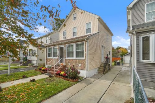 94-28 214th St, Jamaica, NY 11428-1034
