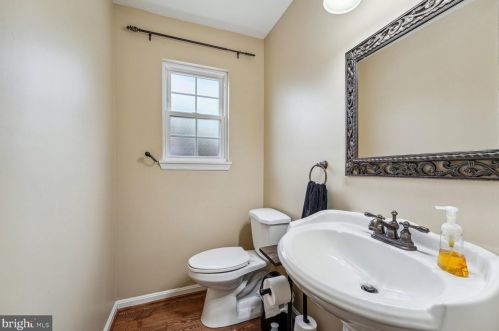 13226 Nickleson Dr, Woodbridge VA  22193-4123 exterior