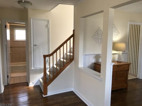 10 Oakwood Ct, Fanwood NJ  07023-1162 exterior