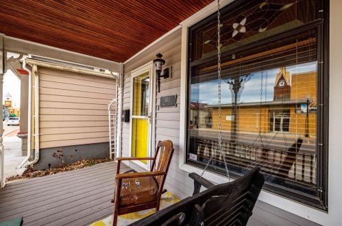 403 3 St, Aurora IN 47001-1311 exterior