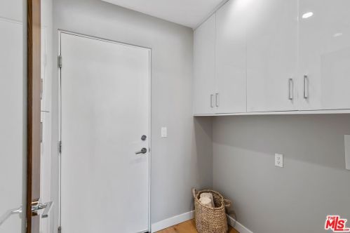 3423 Scadlock Ln, Van Nuys CA  91403-4915 exterior