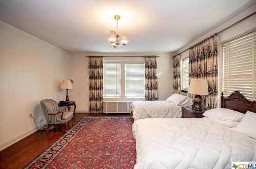 501 Vine St, Victoria TX exterior